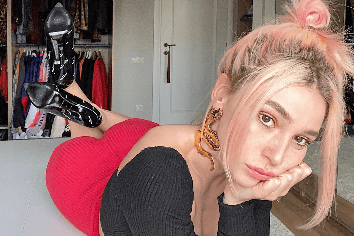 Сколько зарабатывает Настя Ивлеева